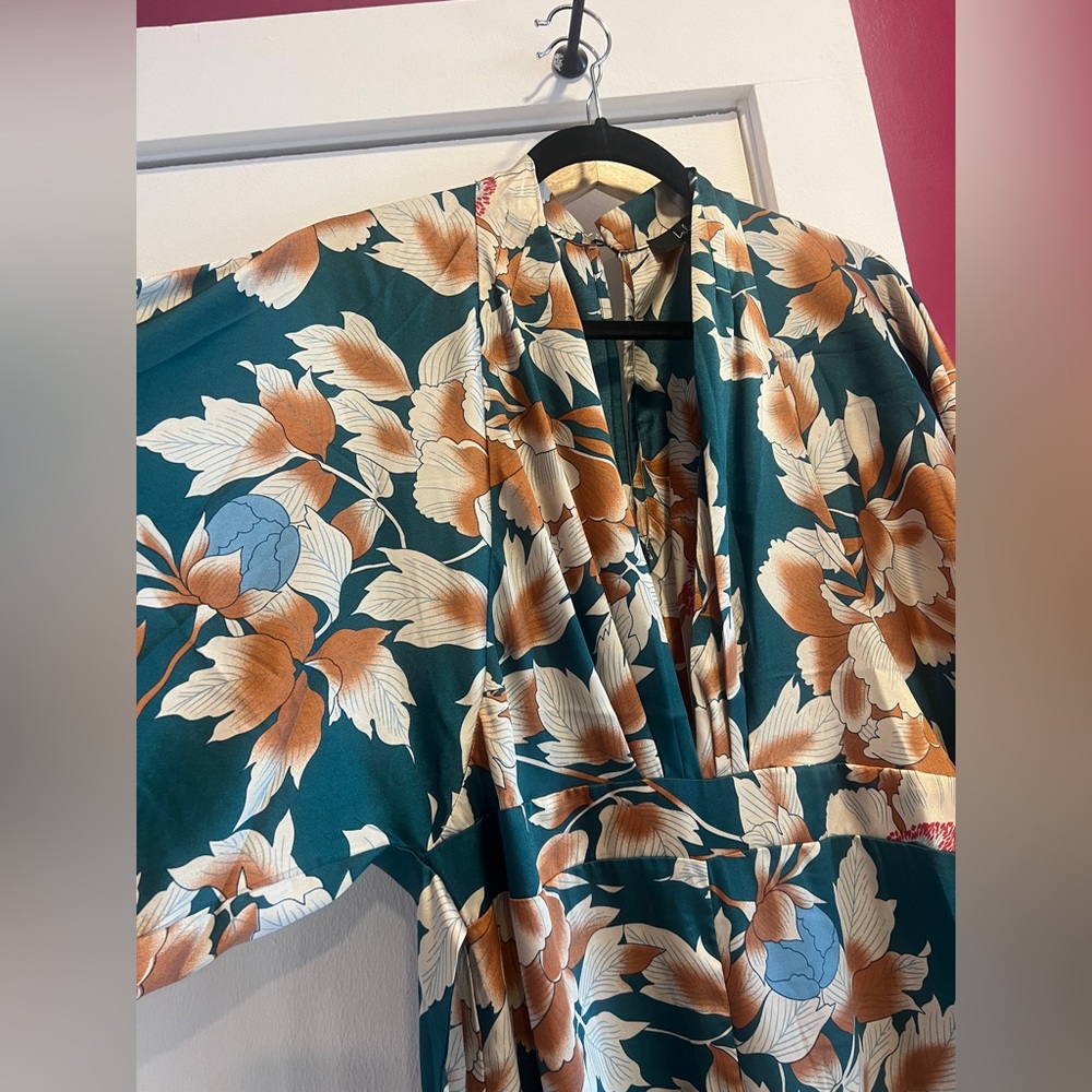 Lulu's Floral Jumpsuit - Women's Medium with Plunging Neckline & Waist Tie - Picture 5 of 7
